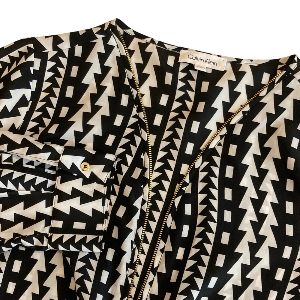 Calvin Klein Womens Medium Black White Geometric Gold Zip Front Blouse K3WAZ642
